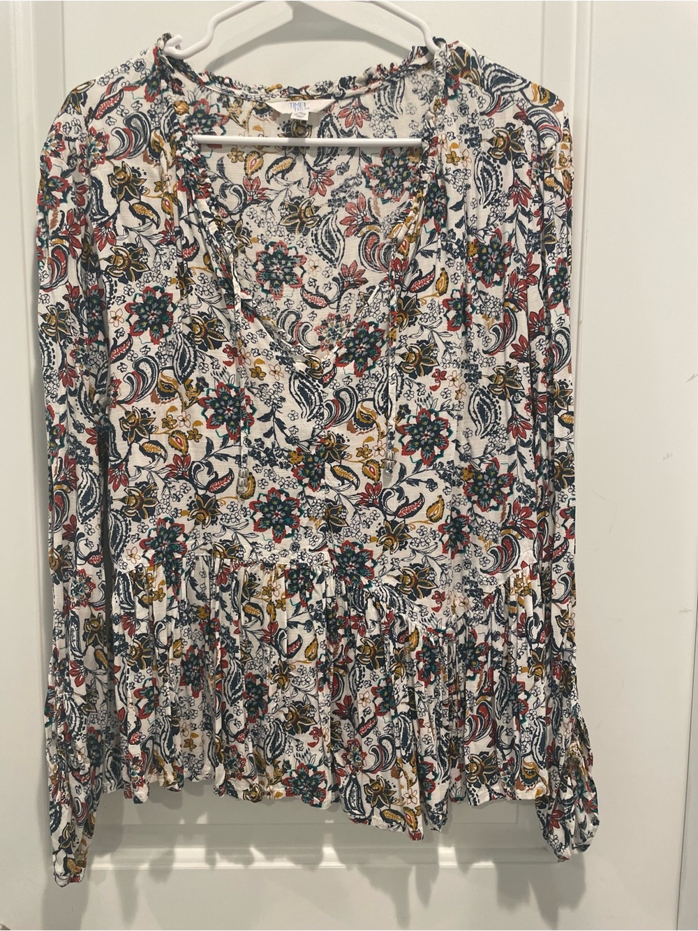 Time and Tru White Floral Paisley V-Neck Long Sleeve Blouse